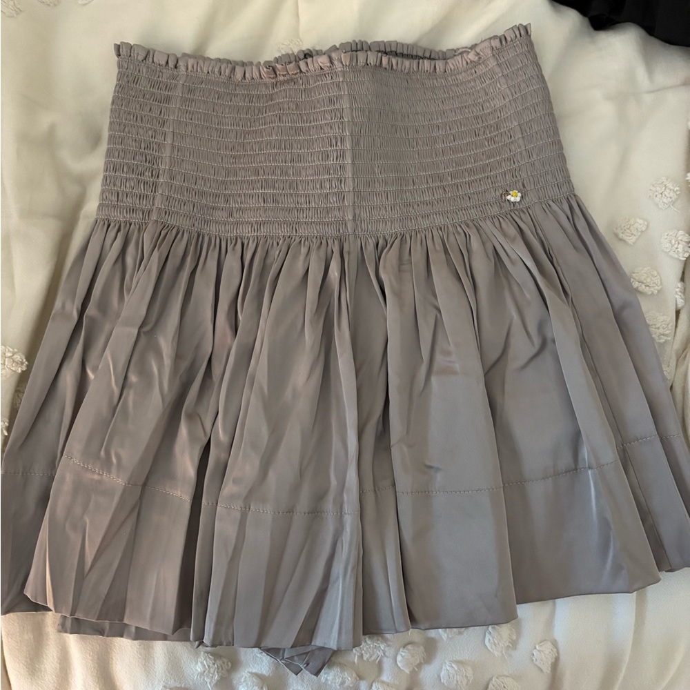 Natural life silver daisy skort